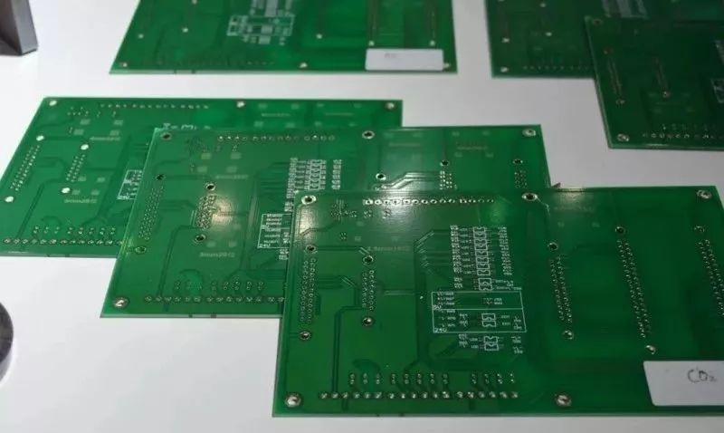 PCB專用激光打標(biāo)機：電路板行業(yè)的新機遇